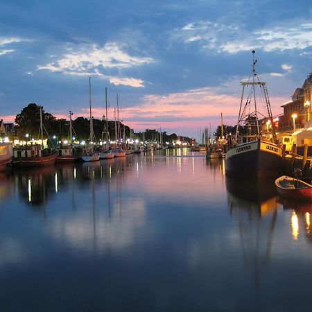 Haus Drei Schwestern, Bernstein Rostock Esterno foto